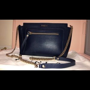 FURLA Ginevra Medium Crossbody